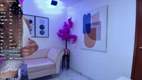 Snapshot of kiitty__meow chatting on May 6, 12:32 pm Kitty online show from May 6, 12:32 pm
