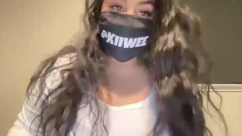 KIIWEE online show from November 3, 11:59 pm