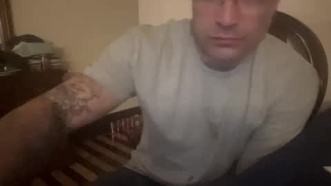 Snapshot of kikelst13 chatting on December 3, 8:23 am kikelst13 online show from December 3, 8:23 am