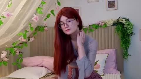 Snapshot of kiki_blue_eyes chatting on October 13, 4:23 am kiki_blue_eyes online show from October 13, 4:23 am