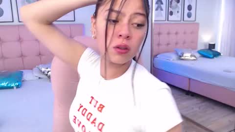 Snapshot of kiki_cams chatting on October 21, 5:24 pm kIKI online show from October 21, 5:24 pm