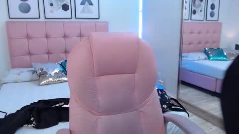 Snapshot of kiki_cams chatting on October 22, 4:18 pm kIKI online show from October 22, 4:18 pm