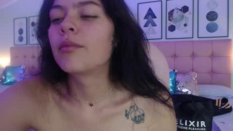 Snapshot of kiki_cams chatting on December 18, 8:59 pm kIKI online show from December 18, 8:59 pm