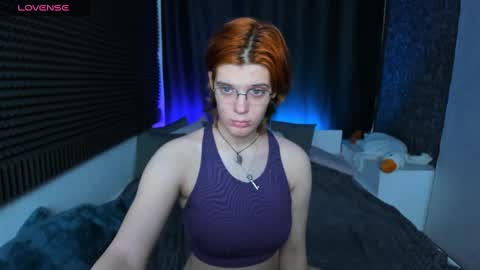 Snapshot of kiki_krash chatting on December 3, 10:06 am Kiki online show from December 3, 10:06 am