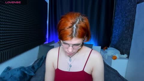 Snapshot of kiki_krash chatting on December 3, 1:10 pm Kiki online show from December 3, 1:10 pm