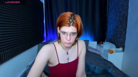 Snapshot of kiki_krash chatting on December 3, 7:22 pm Kiki online show from December 3, 7:22 pm