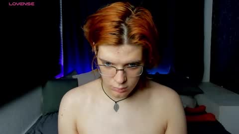 Snapshot of kiki_krash chatting on December 11, 10:47 am Kiki online show from December 11, 10:47 am