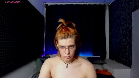 Snapshot of kiki_krash chatting on December 11, 1:49 pm Kiki online show from December 11, 1:49 pm