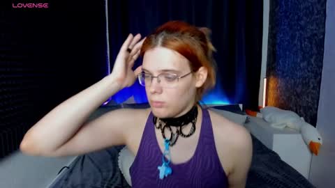 Snapshot of kiki_krash chatting on December 13, 4:27 pm Kiki online show from December 13, 4:27 pm