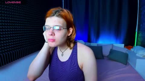 Snapshot of kiki_krash chatting on December 16, 10:08 am Kiki online show from December 16, 10:08 am