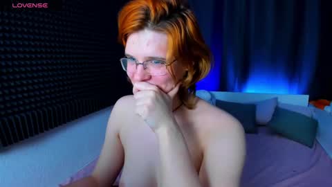 Snapshot of kiki_krash chatting on December 16, 1:11 pm Kiki online show from December 16, 1:11 pm