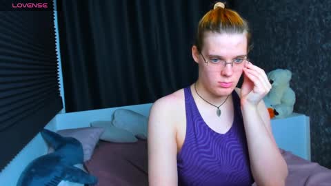Snapshot of kiki_krash chatting on December 27, 7:24 pm Kiki online show from December 27, 7:24 pm