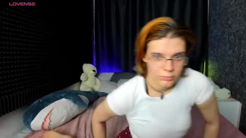 Snapshot of kiki_krash chatting on January 16, 2:51 pm Kiki online show from January 16, 2:51 pm