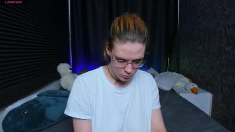 Snapshot of kiki_krash chatting on February 13, 2:31 pm Kiki online show from February 13, 2:31 pm
