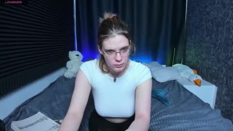 Snapshot of kiki_krash chatting on February 15, 4:45 pm Kiki online show from February 15, 4:45 pm