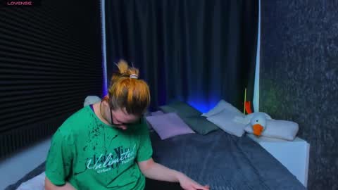Snapshot of kiki_krash chatting on February 27, 1:38 pm Kiki online show from February 27, 1:38 pm