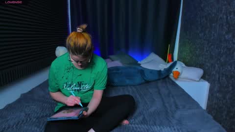 Snapshot of kiki_krash chatting on February 27, 4:43 pm Kiki online show from February 27, 4:43 pm