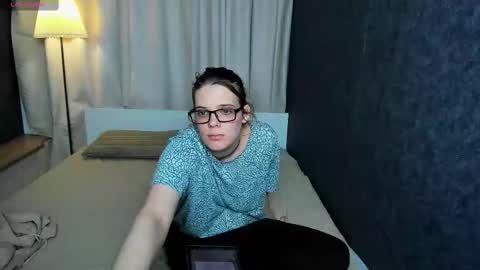Snapshot of kiki_krash chatting on March 8, 1:47 pm Kiki online show from March 8, 1:47 pm
