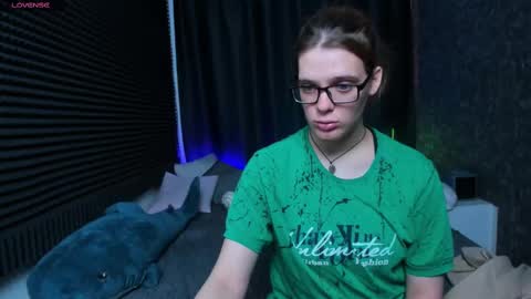 Snapshot of kiki_krash chatting on March 11, 10:07 am Kiki online show from March 11, 10:07 am