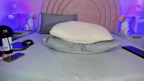 KI KI online show from October 25, 8:00 am