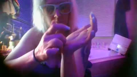 kikilovespartylights online show from May 14, 12:01 pm