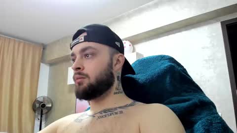 killerbeexxx online show from February 25, 10:18 pm