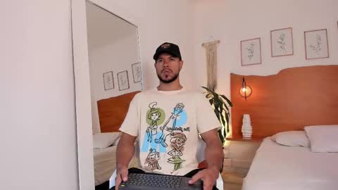 Snapshot of killua_zagarra_ chatting on September 8, 8:41 pm Kilua Muscle guy online show from September 8, 8:41 pm