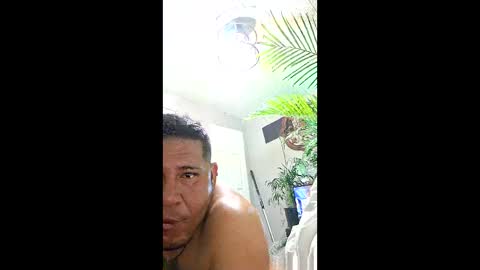 Snapshot of kiloflores124 chatting on December 21, 9:49 am kiloflores124 online show from December 21, 9:49 am