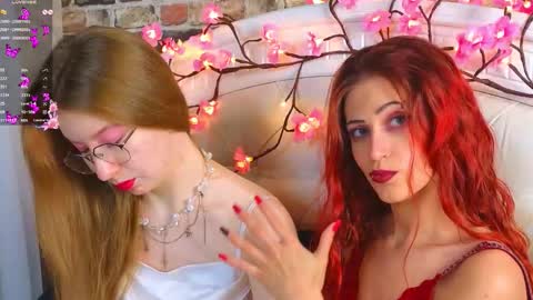 Snapshot of kim__dunn chatting on December 4, 8:50 pm CatherineBarkJamieWallace online show from December 4, 8:50 pm