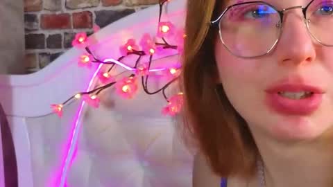 CatherineBarkJamieWallace online show from December 18, 8:26 pm