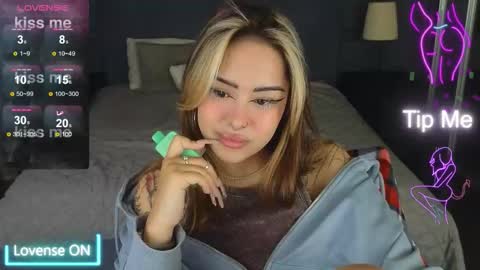 Kim online show from November 17, 5:02 am