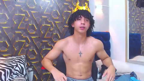 Snapshot of kim_curly_ chatting on November 9, 8:18 pm KIM online show from November 9, 8:18 pm