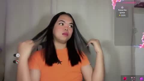 Snapshot of kim_kyile chatting on November 22, 12:15 pm KYLIE online show from November 22, 12:15 pm