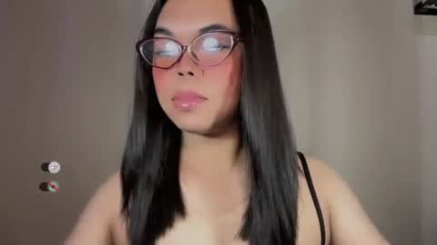 Snapshot of kim_kyile chatting on November 28, 8:44 pm KYLIE online show from November 28, 8:44 pm