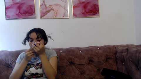 K I M online show from February 8, 11:12 am