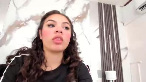 K I M online show from October 7, 1:19 pm