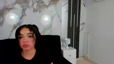 K I M online show from October 17, 1:14 pm