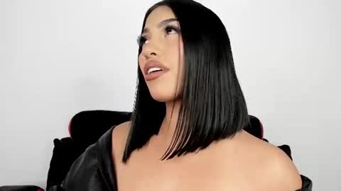 kim_mouth17 online show from July 18, 7:23 am