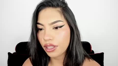 kim_mouth17 online show from August 4, 6:27 am
