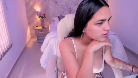 Snapshot of kim_stonee_ chatting on December 4, 7:44 pm Kim online show from December 4, 7:44 pm