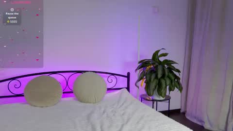 kimbeerlou online show from December 3, 6:43 am