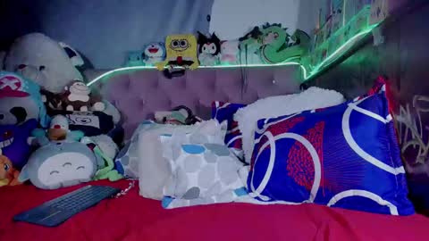 Snapshot of kimberkiss_19_ chatting on March 22, 1:53 am vivi independent model online show from March 22, 1:53 am