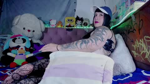 Snapshot of kimberkiss_19_ chatting on April 9, 1:27 am vivi independent model online show from April 9, 1:27 am