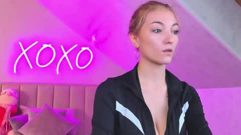 kimberlly_smith online show from November 14, 12:09 am