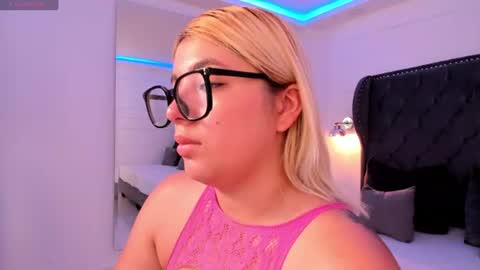 Snapshot of kimberly_cam_ chatting on July 6, 9:50 pm Your kim online show from July 6, 9:50 pm