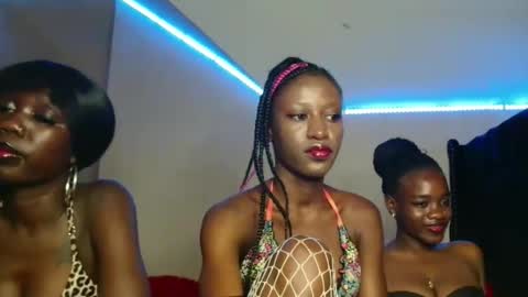 Snapshot of kimberly_chloe chatting on November 18, 4:00 pm Kimberly online show from November 18, 4:00 pm