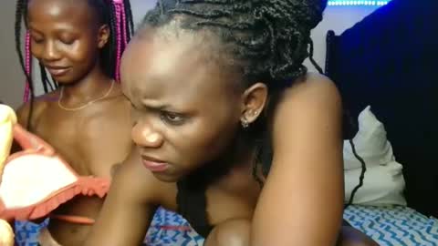 Snapshot of kimberly_chloe chatting on November 22, 4:22 am Kimberly online show from November 22, 4:22 am