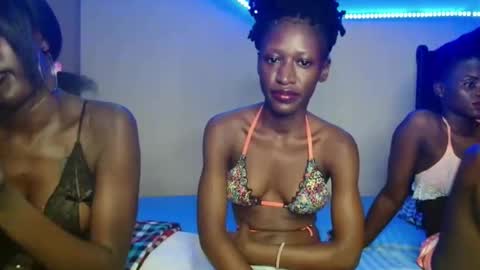 Snapshot of kimberly_chloe chatting on December 4, 4:48 pm Kimberly online show from December 4, 4:48 pm