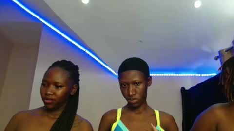 Snapshot of kimberly_chloe chatting on January 12, 5:56 am Kimberly online show from January 12, 5:56 am