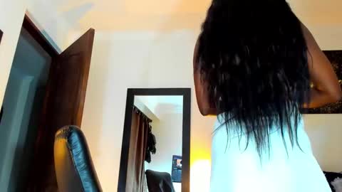 Snapshot of kimberlybanks2 chatting on November 20, 10:15 am Kimberly Banks online show from November 20, 10:15 am